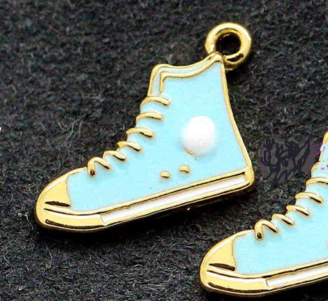 emaille hanger, goudkleurig tibetaans zilver, sneaker