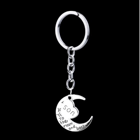 Sleutelhanger met MOM/DAD/GRANDPA/GRANDMA/AUNT/UNCLE/SISTER/BROTHER/DAUGHTER/SON en MAAN met tekst; I love you to the moon and back