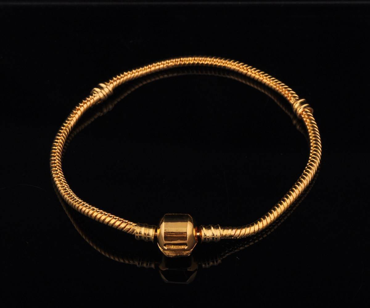 goudkleurige pandora-style armband