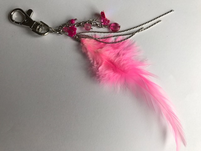 sleutelhanger met roze veren