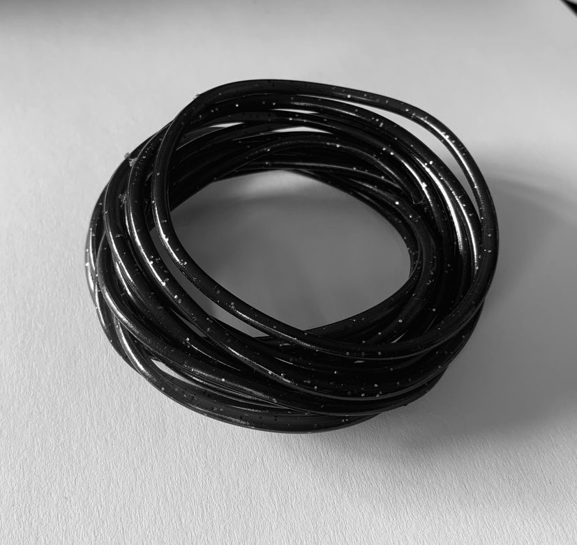 zwart rubber armbandje met glittertjes