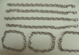 Zilverkleurige schakel armband met karabijnsluiting