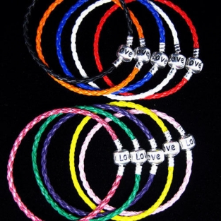 armband in verschillende kleuren, pandora-style, pu-leer met verzilverde LOVE sluiting