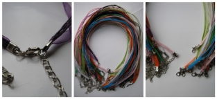 Ketting met 4 koordjes en organzalint