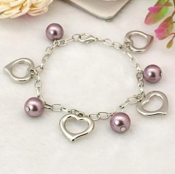 Bedel armband met glasparels en hartjes