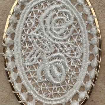 Ovale ring met gehaakt rozen patroon